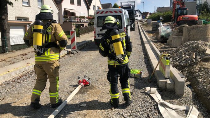 FW-PB: Gasaustritt nach Bauarbeiten am Ossensteg in Altenbeken