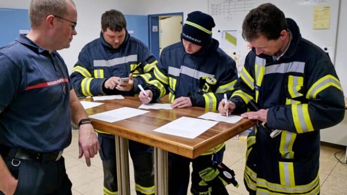 FW-PB: Rekordbeteiligung bei der Nachtwanderung der Jugendfeuerwehren