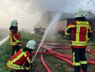 FW-PI: 1. Meldung: Brand einer Lagerhalle in Seester