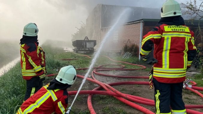 FW-PI: 1. Meldung: Brand einer Lagerhalle in Seester