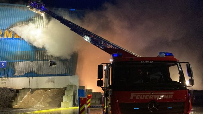 FW-PI: Abschlussmeldung: Großfeuer in Tornesch nach 13 Stunden gelöscht