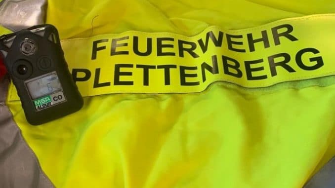FW-PL: CO-Warner warnt Rettungsdienst und sorgt für Nachforderung der Feuerwehr. Ausgelöste CO2-Löschanlage sorgt für Paralleleinsatz.