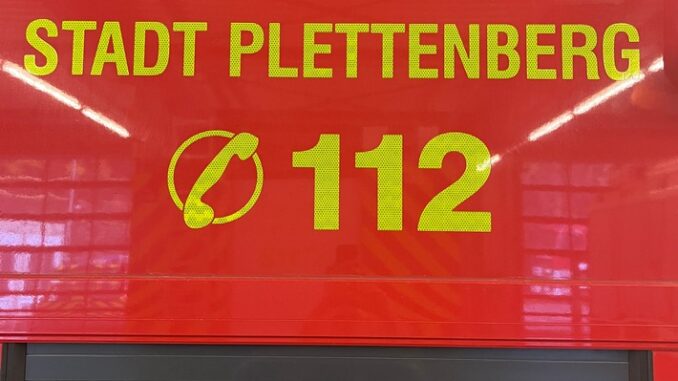 FW-PL: Einsatzreicher Sonntag für Feuerwehr und Rettungsdienst