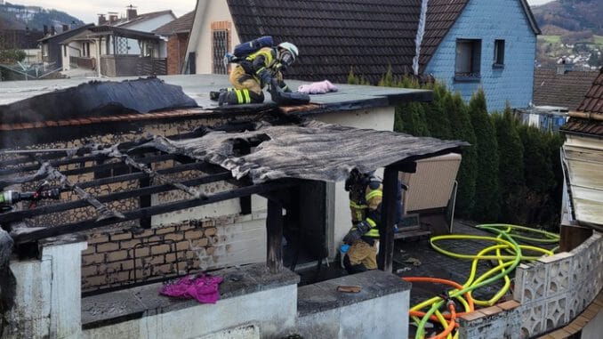FW-PL: Ortsteil Sundhelle - Brand in Gartenlaube