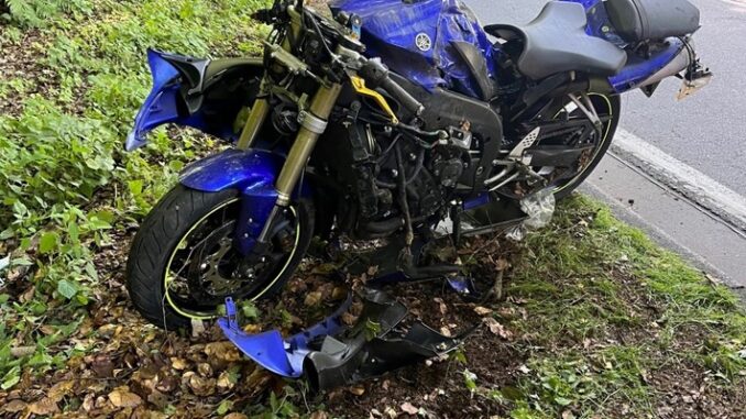 FW-PL: Schwerer Kradunfall auf Landstraße. Teils verständnislose Verkehrsteilnehmer.