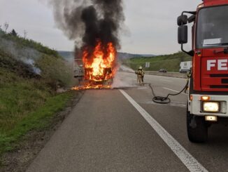 FW Pforzheim: Lkw Brand auf der BAB 8 bei Pforzheim