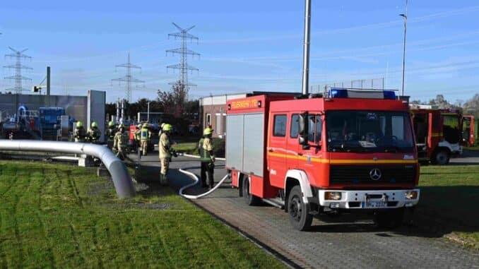 FW Pulheim: Brand in einer Pumpstation