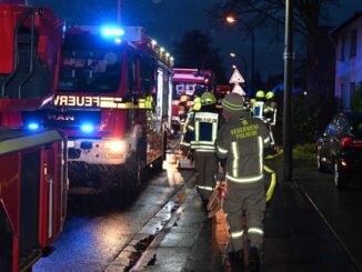 FW Pulheim: Feuer an einem Bungalow