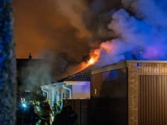 FW Pulheim: Feuerwehr rettet Bewohner aus brennendem Haus