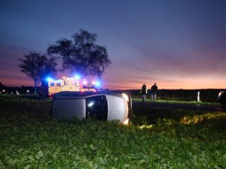 FW Pulheim: PKW landete im Feld