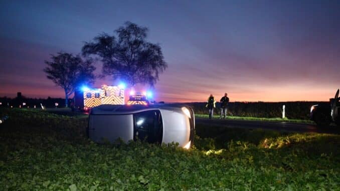 FW Pulheim: PKW landete im Feld
