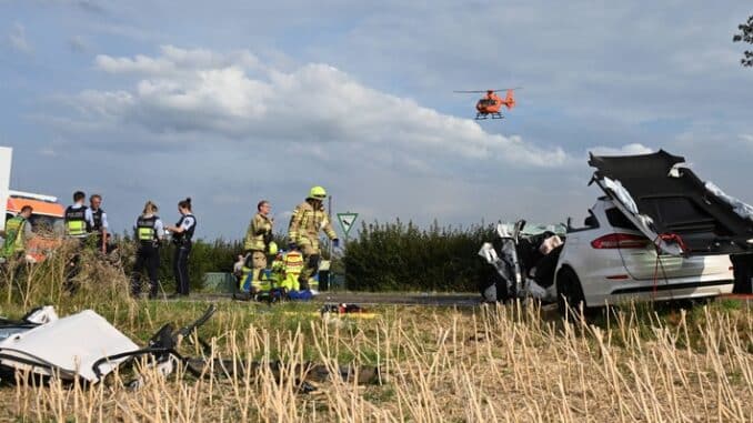 FW Pulheim: Schwerer Verkehrsunfall in Pulheim - Rettungshubschrauber im Einsatz