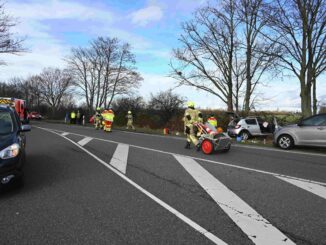 FW Pulheim: Schwerer Verkehrsunfall zwischen Pulheim und Köln