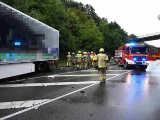 FW Pulheim: Tödlicher Verkehrsunfall auf der B59