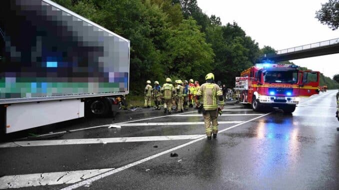 FW Pulheim: Tödlicher Verkehrsunfall auf der B59