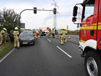 FW Pulheim: Verkehrsunfall mit drei Verletzten auf der B59 bei Pulheim-Stommeln