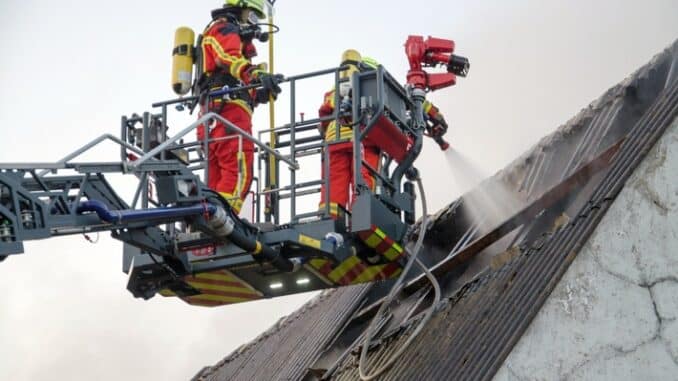 FW-RD: Einfamilienhaus in Dätgen durch Feuer Zerstört Dätgen - (Kreis Rendsburg-Eckernförde), 06.06.2023, 03:55 Uhr Feuer Größer als Standard (FEU G 00), 04:06 Uhr Stichworterhöhung auf Feuer 2 (FEU 2)