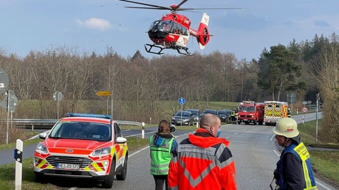 FW-RD: Erneut schwerer Unfall auf der B430 - Fünf Menschen zum Teil schwer verletzt