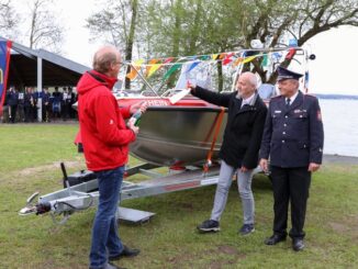 FW-RD: Feierliche Übergabe des Rettungsbootes in Bünsdorf &quot;Hein&quot; wurde es getauft