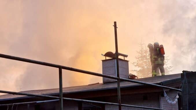 FW-RD: Feuer in Flintbek - Ein Bewohner im Krankenhaus