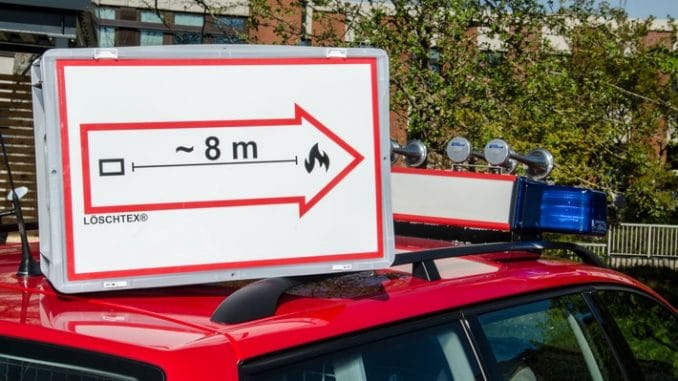 FW-RD: Feuerwehren im Kreis werden mit Löschdecken für E-Autos ausgestattet