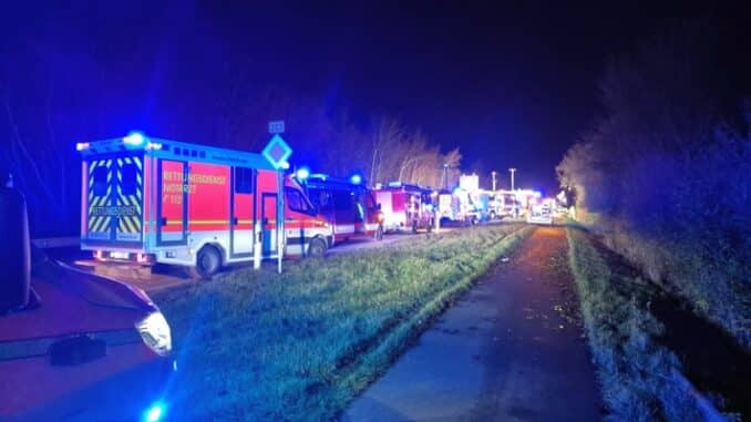 FW-RD: Frontalzusammenstoß auf B203 Höhe Abfahrt Büdelsdorf A7