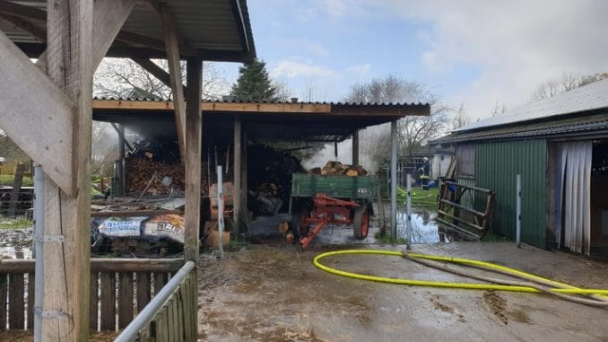 FW-RD: Holzschuppenbrand auf landwirtschaftlichen Hof in Seefeld (Kreis Rendsburg-Eckernförde) Feuerwehren verhindern Schlimmeres