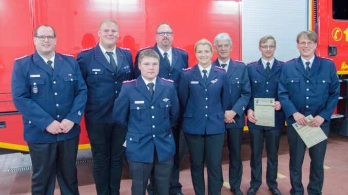 FW-RD: Jahreshauptversammlung Feuerwehr Schacht-Audorf - Hans-Jacob Rohwer für 80 Jahre Mitgliedschaft geehrt