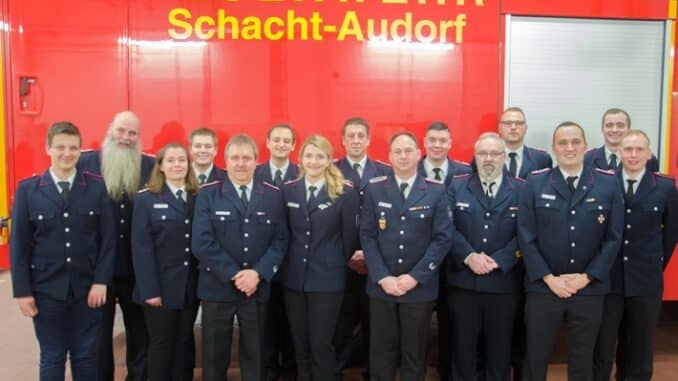 FW-RD: Jahreshauptversammlung Feuerwehr Schacht-Audorf - Sven Grube erhält das Brandschutzehrenzeichen in Silber