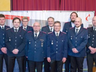 FW-RD: Jahreshauptversammlung der Feuerwehr Holzbunge - Ehrungen für 140 Jahre Feuerwehrzugehörigkeit und 90-jähriges Jubiläum im Mai 2024