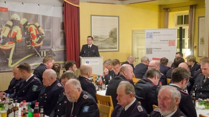 FW-RD: Jahreshauptversammlung der Freiwilligen Feuerwehr Holzbunge - Schleswig-Holsteinisches Feuerwehrehrenkreuz in Bronze an Jörg Höhling verliehen