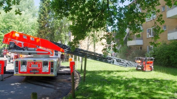 FW-RD: Kellerbrand in Rendsburg - 15 Personen über Leitern gerettet Am Thormannplatz in Rendsburg, ist durch ein Feuer ein Mehrfamilienhaus unbewohnbar.