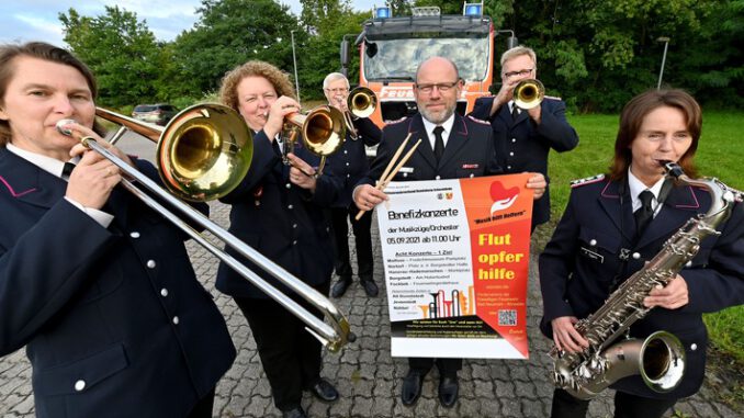 FW-RD-Musik-hilt-Helfern-Paukenschlag-fuer-Flutopfer.jpeg FW-RD: Musik hilt Helfern - Paukenschlag für Flutopfer