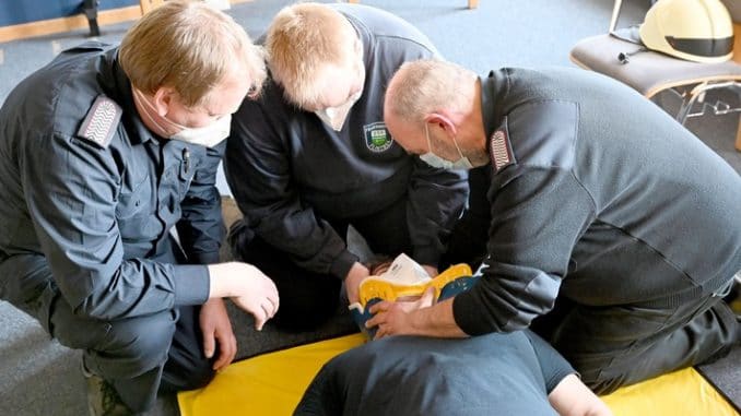 FW-RD: Neue Erste-Hilfe-Ausbildung für die Feuerwehren - RD-Eck übernimmt Vorreiterrolle