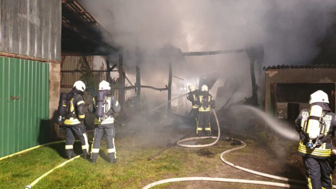 FW-RD: Scheunenbrand in Hohn-Garlbek (Kreis Rendsburg-Eckernförde)