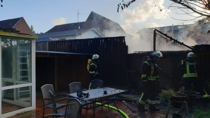 FW-RD: Schuppenbrand in Ortsmitte von Hohenwestedt (Schleswig-Holstein, Kreis Rendsburg-Eckernförde)