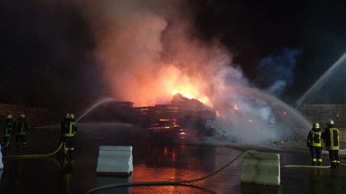 FW-RD: Update zu: Feuer auf Recyclinghof in Böhnhusen (Kreis Rendsburg-Eckernförde)