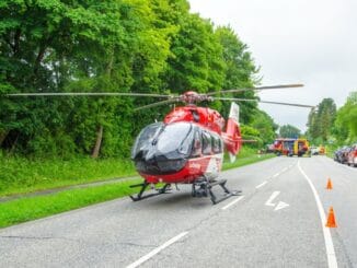 FW-RD: Verkehrsunfall auf der B203 Höhe Holzbunge - vier verletzte Personen Auf der Bundesstraße 203 in Höhe Holzbunge, sind zwei PKW frontal zusammengestoßen.