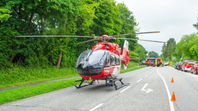 FW-RD: Verkehrsunfall auf der B203 Höhe Holzbunge - vier verletzte Personen Auf der Bundesstraße 203 in Höhe Holzbunge, sind zwei PKW frontal zusammengestoßen.