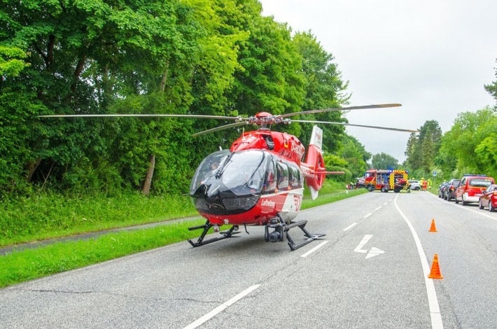 FW-RD: Verkehrsunfall auf der B203 Höhe Holzbunge - vier verletzte Personen Auf der Bundesstraße 203 in Höhe Holzbunge, sind zwei PKW frontal zusammengestoßen.