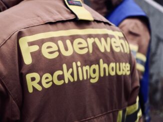 FW-RE: Brand im Gewerbebetrieb - keine verletzten Personen