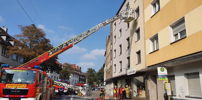 FW-RE: Brennendes Akkupack in Wohnung - Drei Verletzte