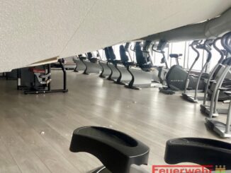 FW-RE: Einsturz einer Decke in einem Fitnessstudio