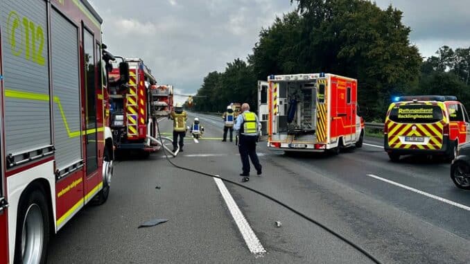 FW-RE: Verkehrsunfall auf der Bundesautobahn 2 mit Beteiligung von zwei LKW - vier, zum Teil, schwer Verletzte