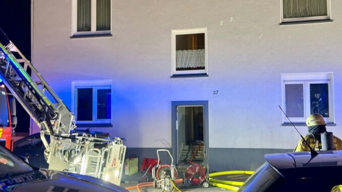 FW-RE: Wohnungsbrand am Samstagabend verläuft glimpflich - keine Verletzten