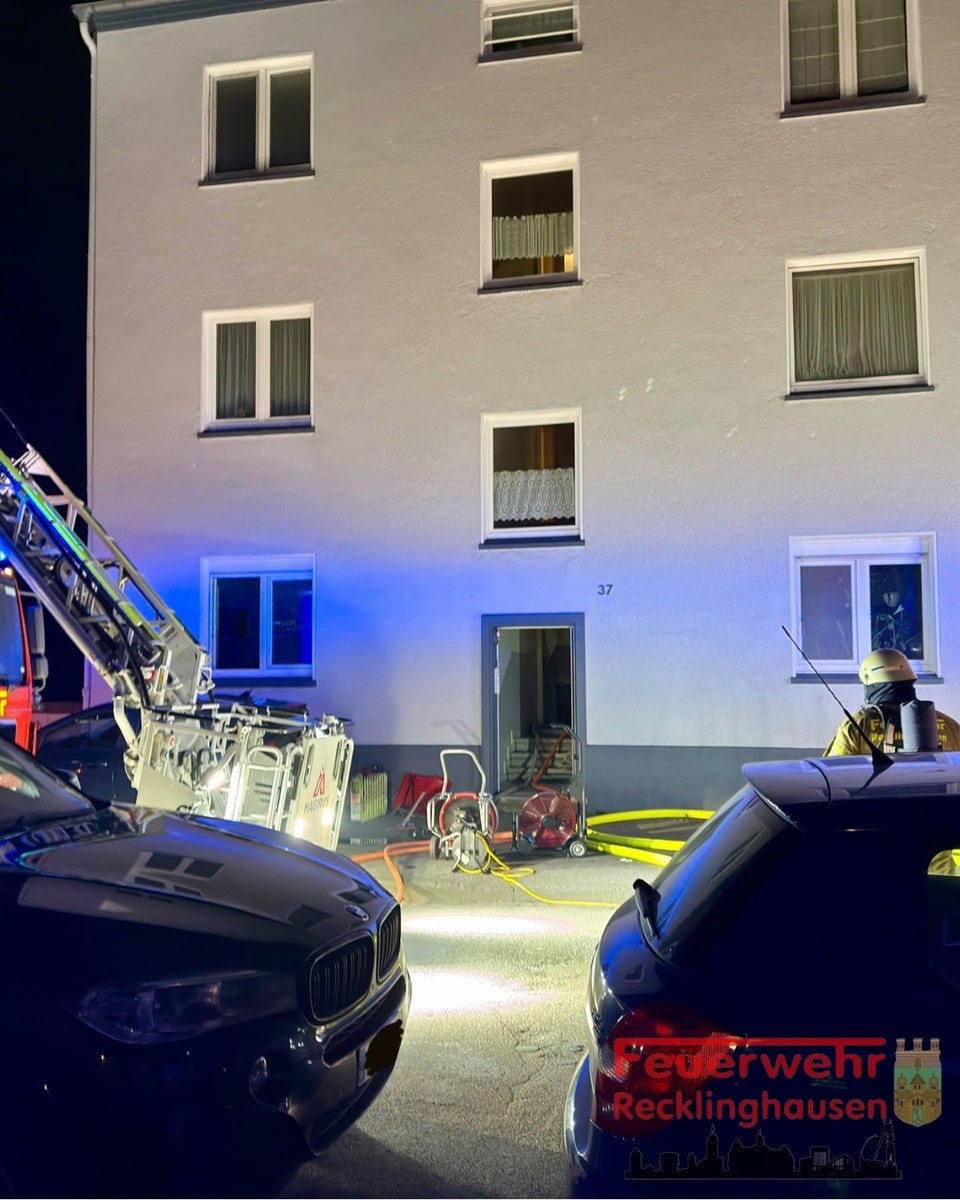 FW-RE: Wohnungsbrand am Samstagabend verläuft glimpflich - keine Verletzten