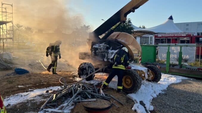 FW-ROW: Brand auf dem Gelände des neuen Feuerwehrhauses in Zeven