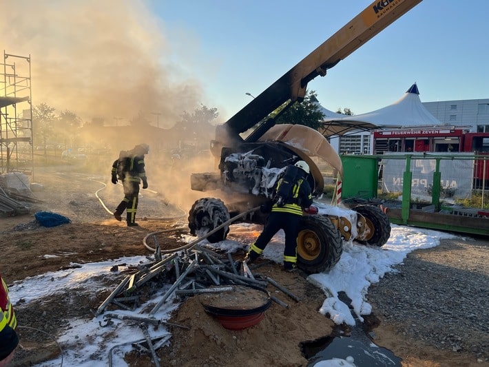 FW-ROW: Brand auf dem Gelände des neuen Feuerwehrhauses in Zeven