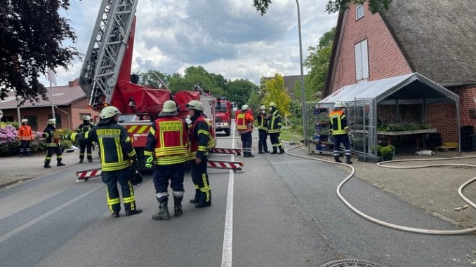 FW-ROW: Brand in Einfamilienhaus - Feuerwehr verhindert schlimmeres