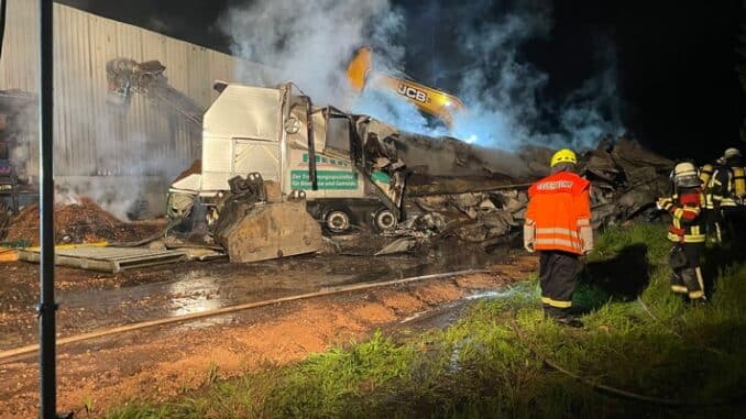 FW-ROW: Brand in landwirtschaftlichen Betrieb - Feuerwehr verhindert schlimmeres